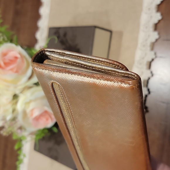 Authentic Prada Saffiano Metal wallet - Picture 4 of 13